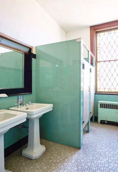 More Photos Of 5300 Delmar Blvd, Saint Louis Specialty For Sale