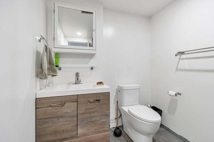 More Photos Of 5491 Regent St, Burnaby Distribution For Sale