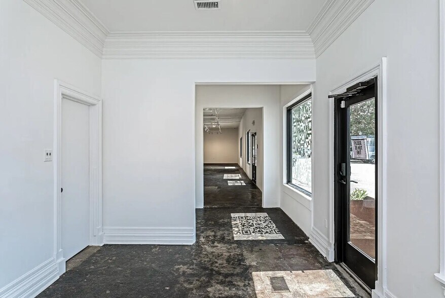 More Photos Of 217 Fairview Ave, Houston Freestanding For Lease