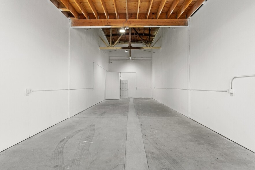 More Photos Of 21602-21612 Western Blvd, Hayward Service For Lease