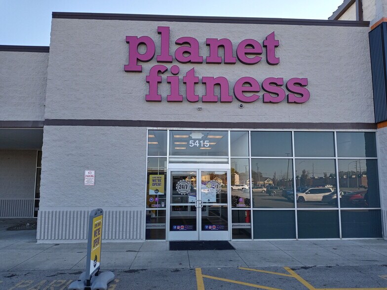 More Photos Of 5387-5445 Roberts Rd, Columbus Unknown For Lease