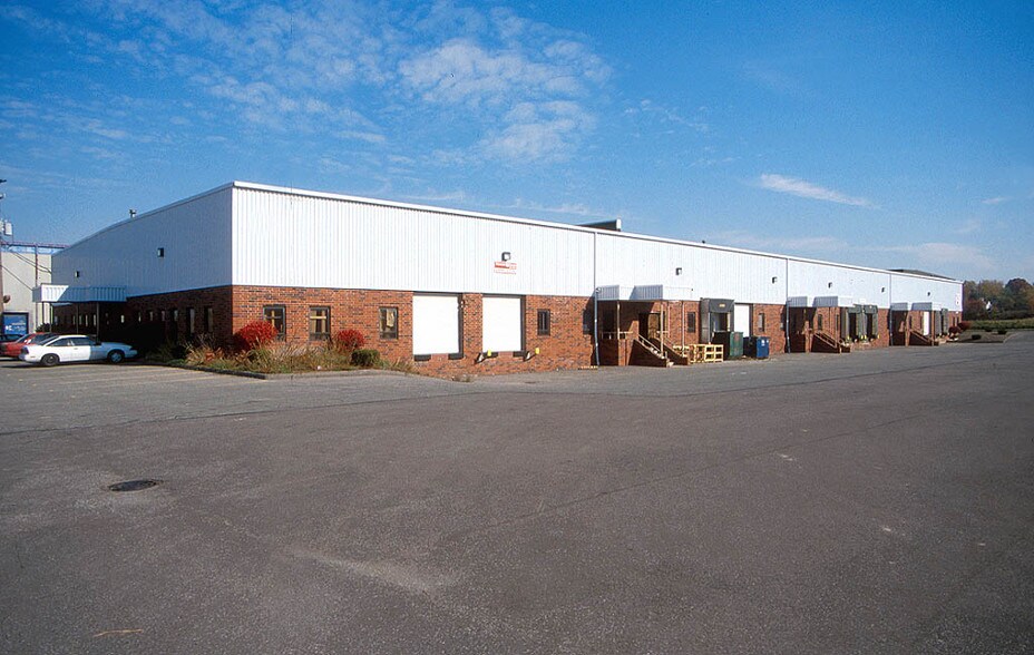 More Photos Of 21610 Alexander Rd, Oakwood Village Warehouse For Lease