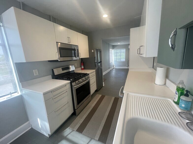 More Photos Of 133 Conrad St, San Antonio Flex For Sale