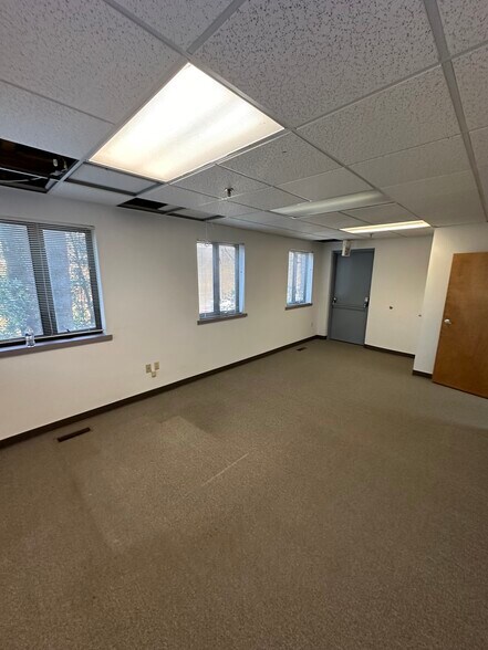 More Photos Of 4801 Hermitage Rd, Richmond Office For Lease