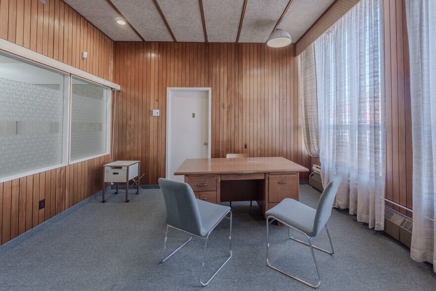 More Photos Of 8540 Av 10e, Montréal Warehouse For Sale