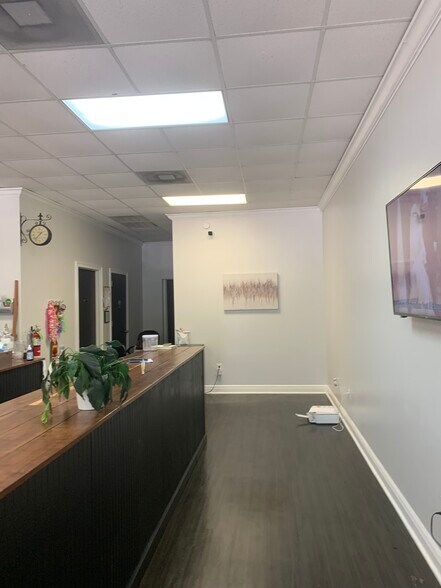 More Photos Of 13510-13520 Perkins Rd, Baton Rouge Storefront Retail Office For Lease