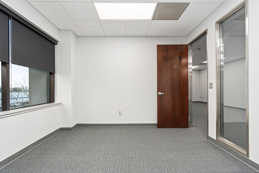 More Photos Of 7060 N Fresno St, Fresno Office For Sale