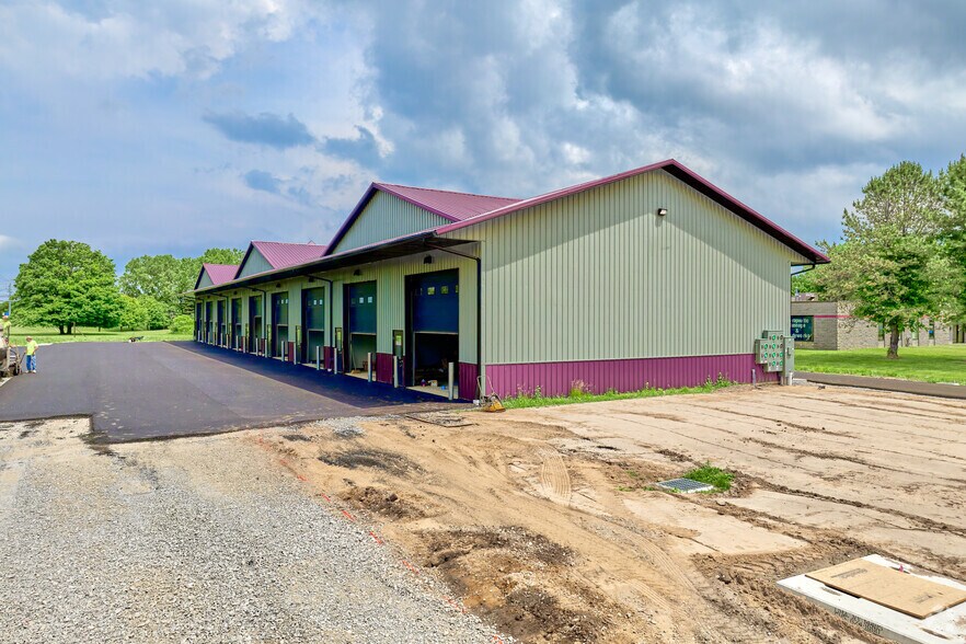 More Photos Of 10 Regency Oaks Blvd, Rochester Warehouse For Lease