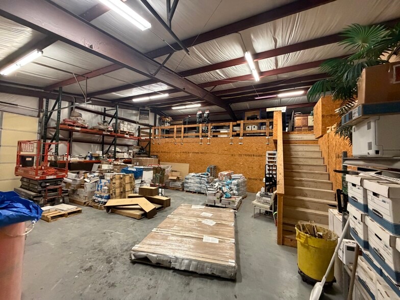 More Photos Of 18525 I-30 Hwy, Benton Showroom For Sale