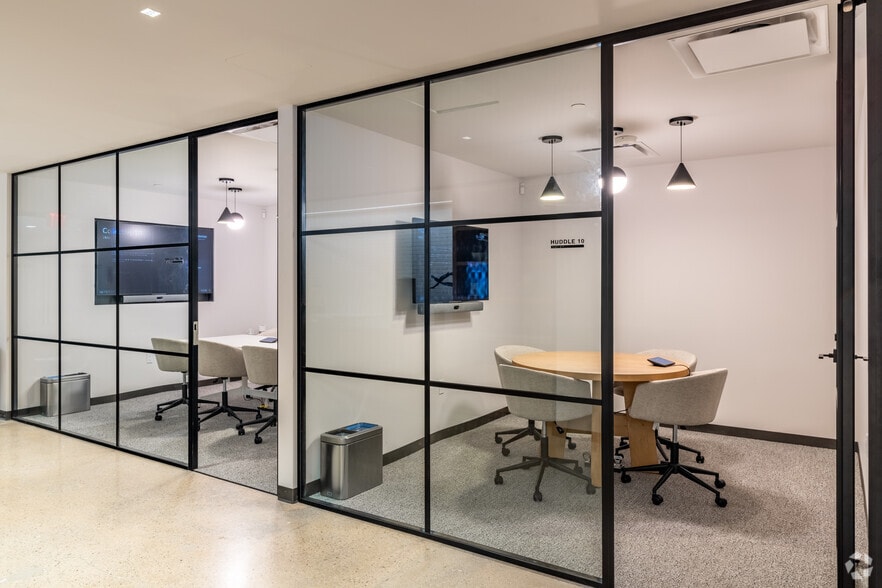 More Photos Of 530 Fifth Ave, New York Coworking Space