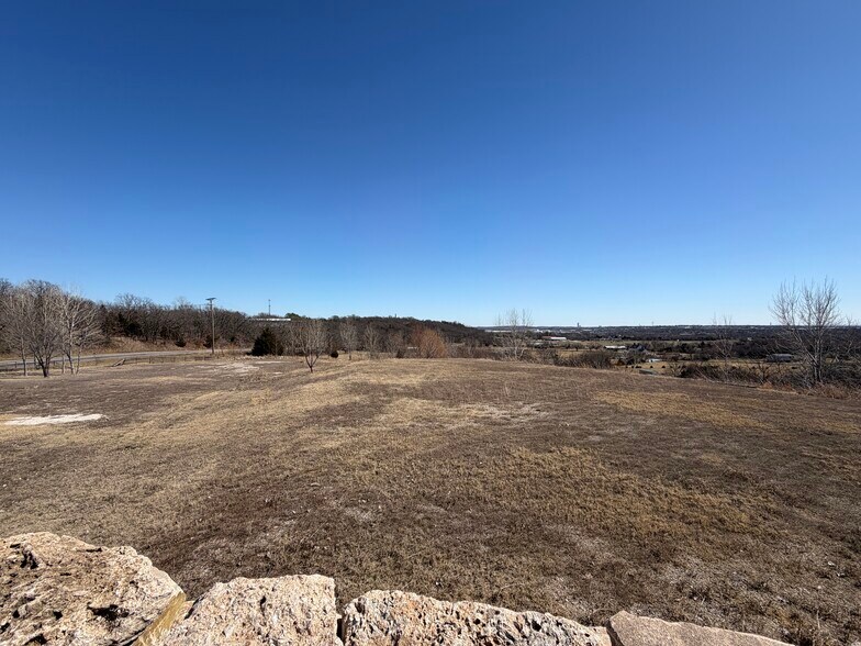 More Photos Of 8302 W 51st St, Tulsa Flex For Sale