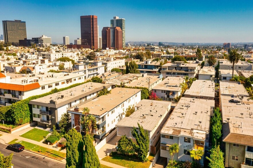 More Photos Of 11938 Dorothy St, Los Angeles Apartments For Sale