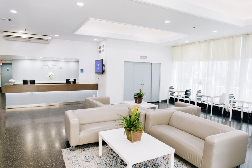 More Photos Of 2601 Collins Ave, Miami Beach Hotel For Sale