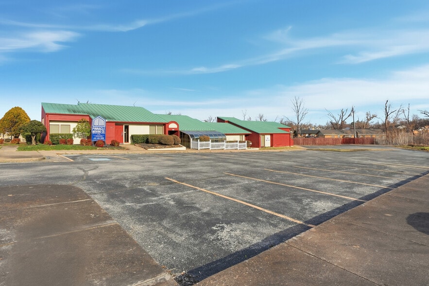 More Photos Of 1102-1108 Poplar Pl, Rogers Medical For Lease