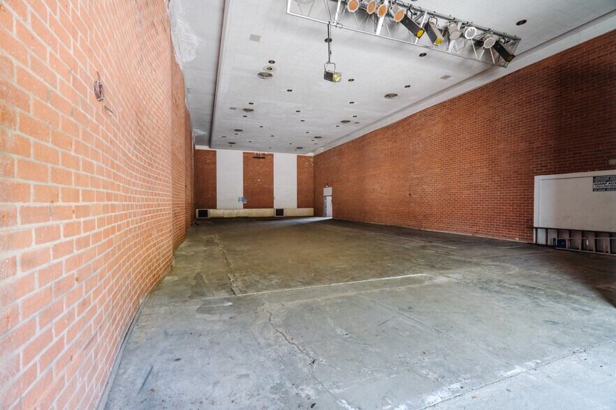 More Photos Of 7677 W Sunset Blvd, Los Angeles General Retail For Sale