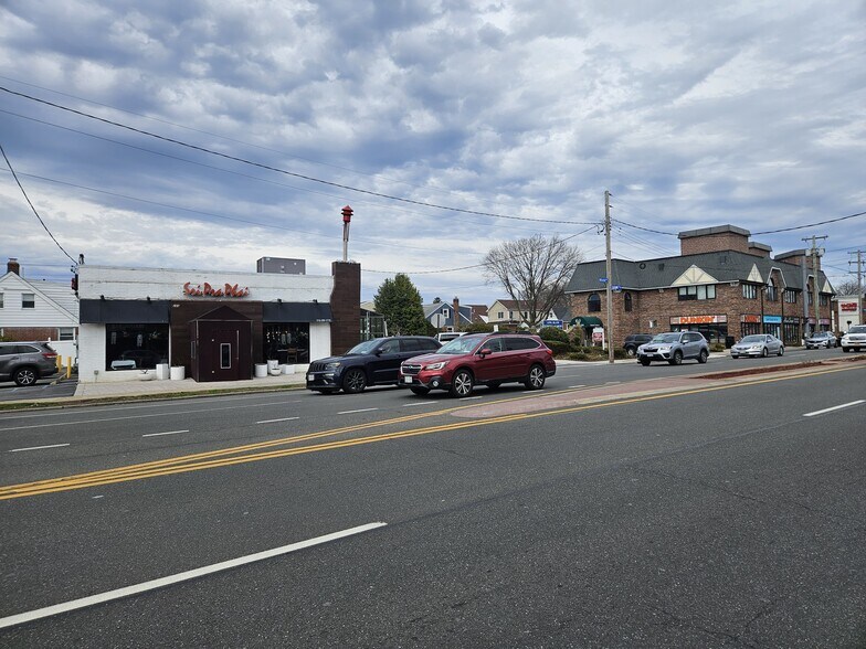 More Photos Of 279 Hillside Ave, Williston Park Bar For Sale