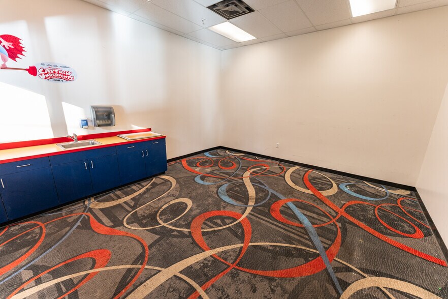 More Photos Of 1085 SE Bishop Blvd, Pullman Specialty For Sale