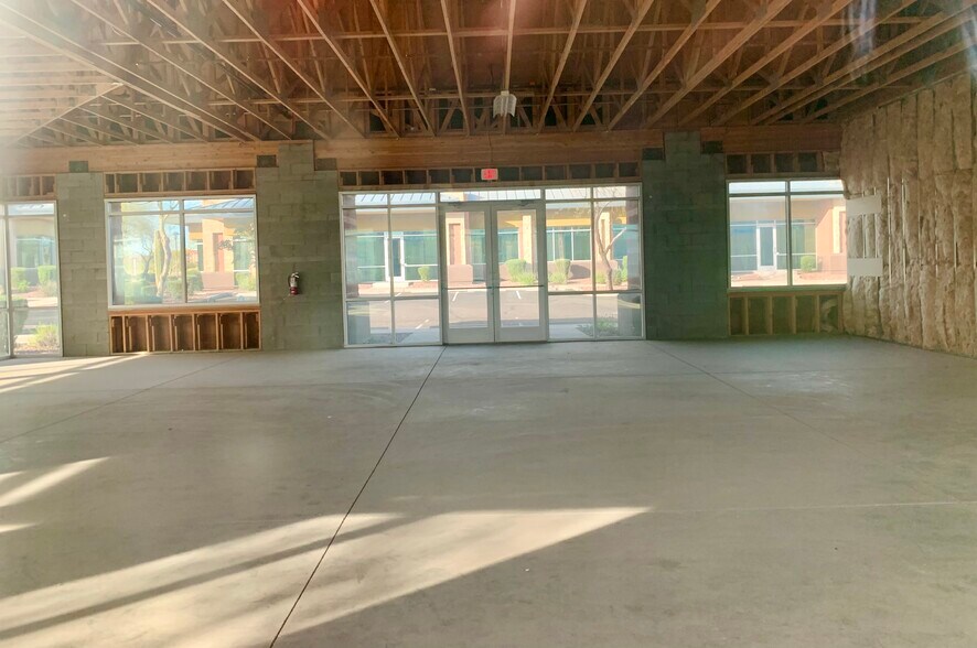 More Photos Of 41810 N Venture Dr, Phoenix Office For Sale