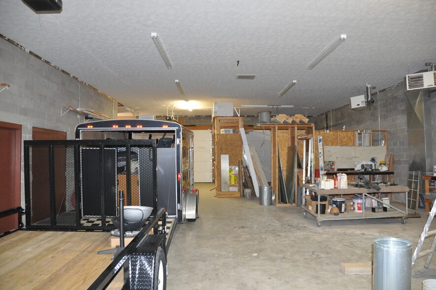 More Photos Of 869 W 2nd St, Xenia Showroom For Lease