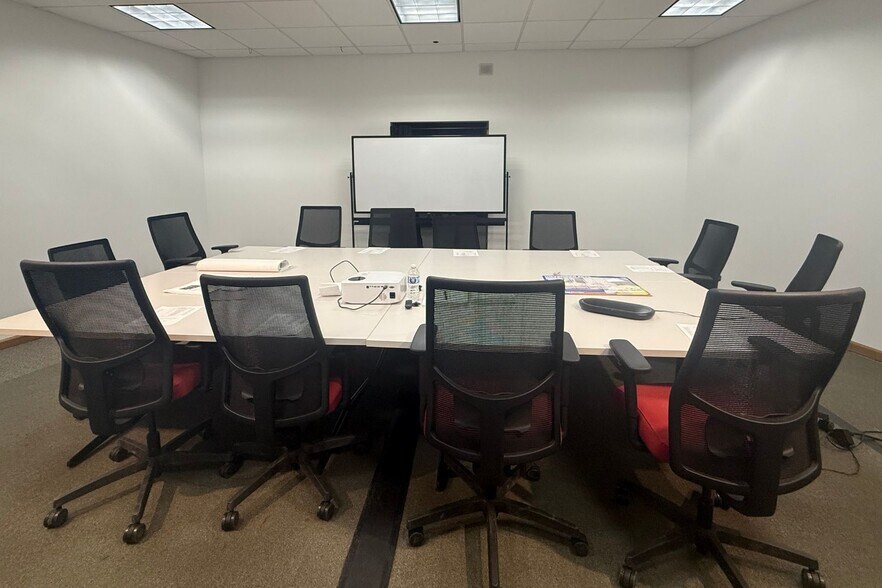 More Photos Of 300 Ferry Blvd, Stratford Freestanding For Lease