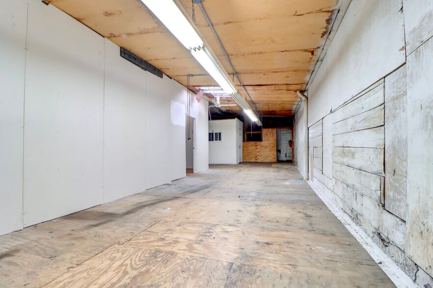 More Photos Of 1059 Wyckoff Ave, Ridgewood Flex For Lease