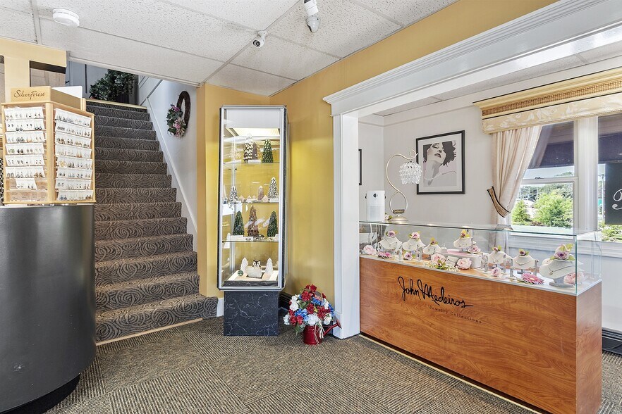 More Photos Of 12 Lindell Ave, Leominster General Retail For Sale