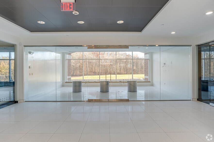 More Photos Of 2 Park Central Dr, Southborough Medical For Lease
