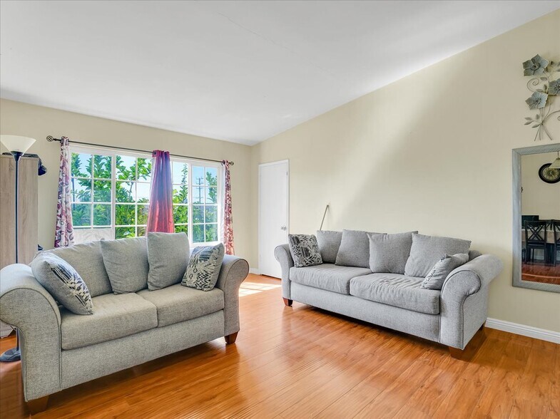 More Photos Of 1042 S Oxford Ave, Los Angeles Apartments For Sale