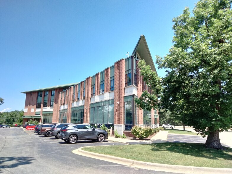 More Photos Of 3330 Skokie Valley Rd, Highland Park Medical For Lease