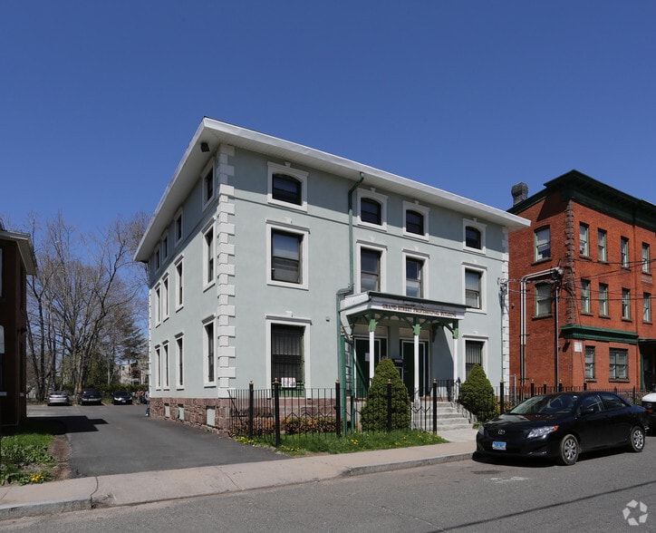 Primary Photo Of 36-38 Grand St, Hartford Medical For Sale