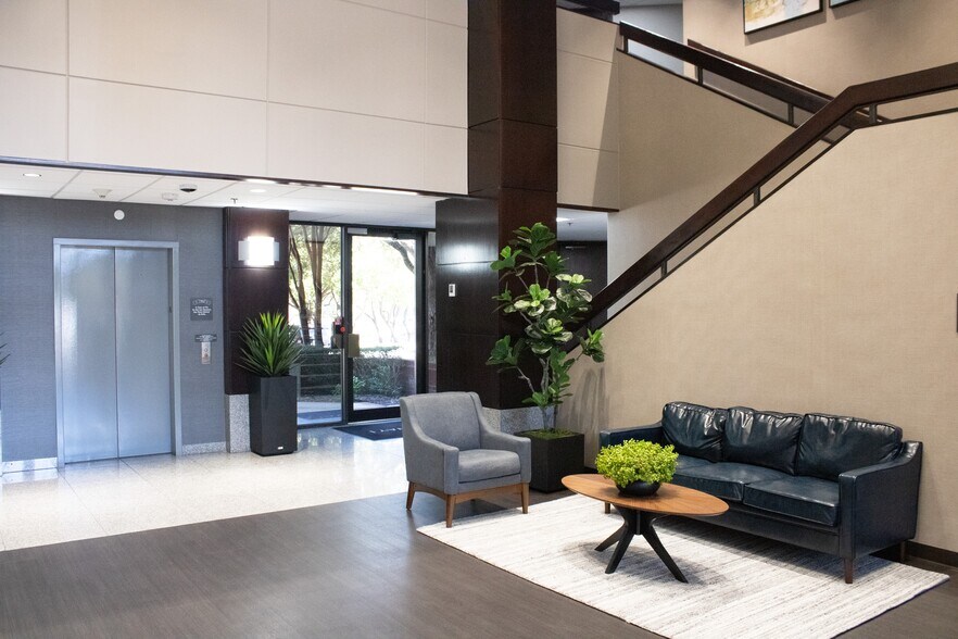 More Photos Of 2100 & 2150 Lakeside Blvd, Richardson Unknown For Lease