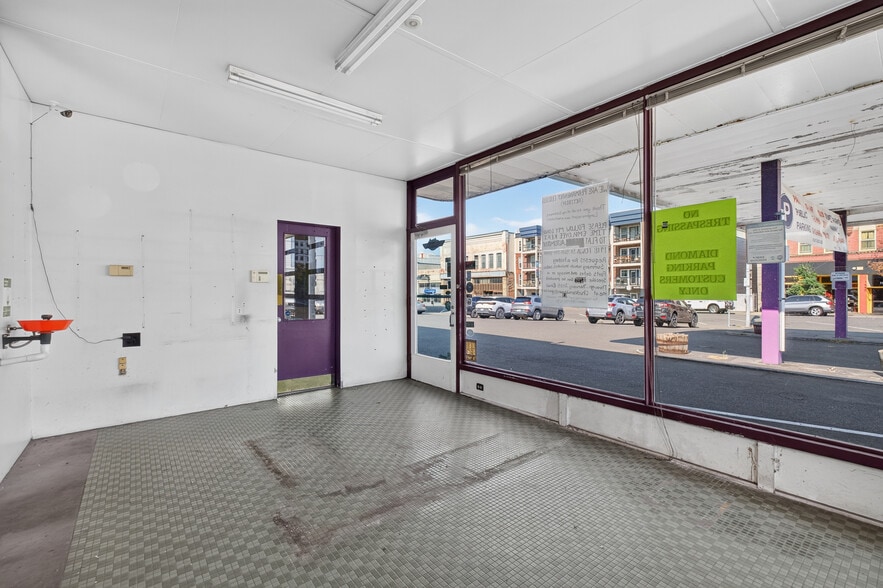 More Photos Of 1058 N State St, Bellingham General Retail For Sale