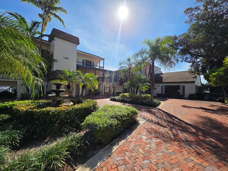 More Photos Of 1250 S Federal Hwy, Boynton Beach Office For Lease