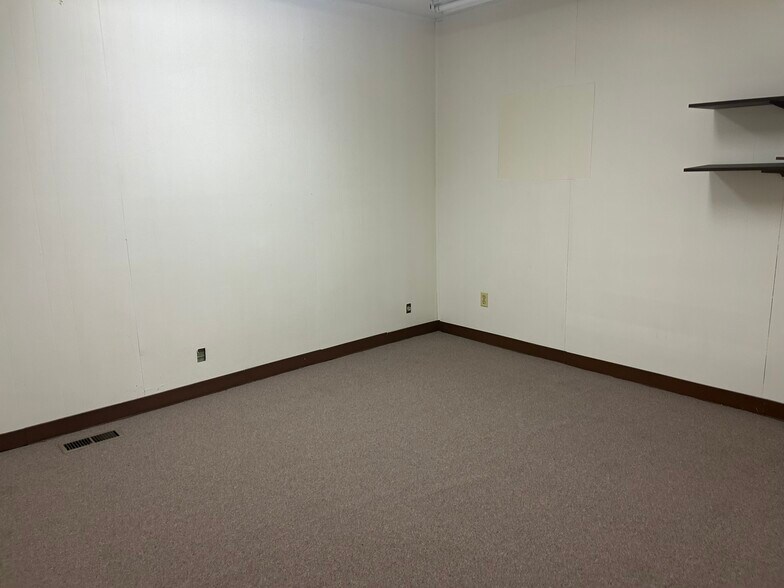 More Photos Of 420 S Federal Blvd, Denver Office For Sale