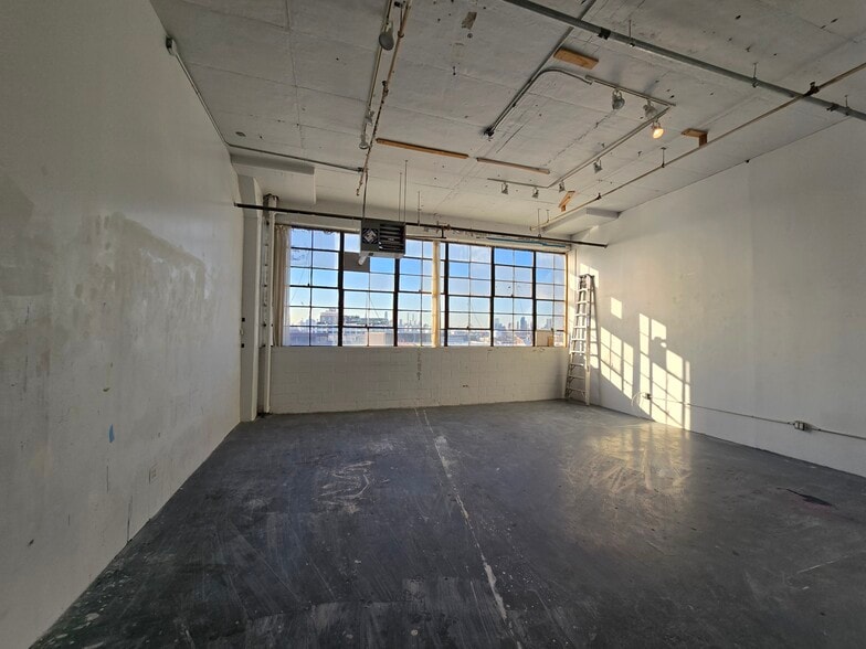 More Photos Of 1717 Troutman St, Ridgewood Warehouse For Lease