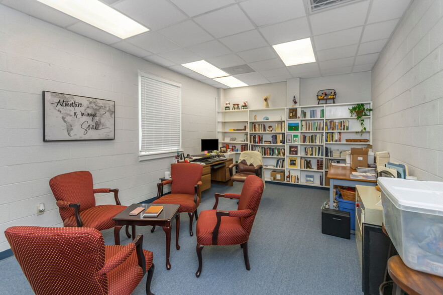 More Photos Of 411 Turner St, Clearwater Schools For Lease