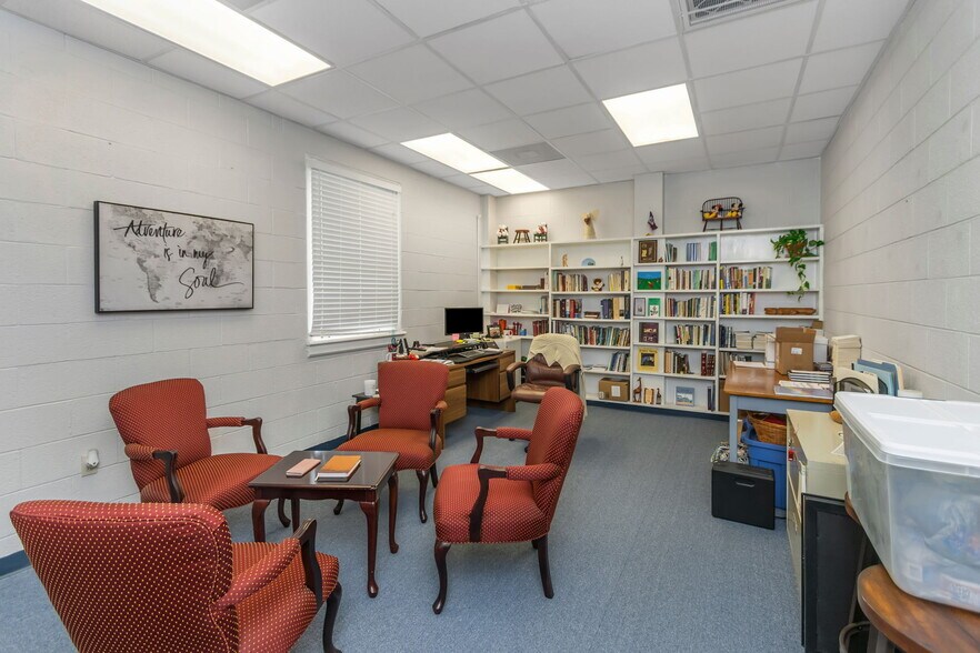 More Photos Of 411 Turner St, Clearwater Religious Facility For Lease