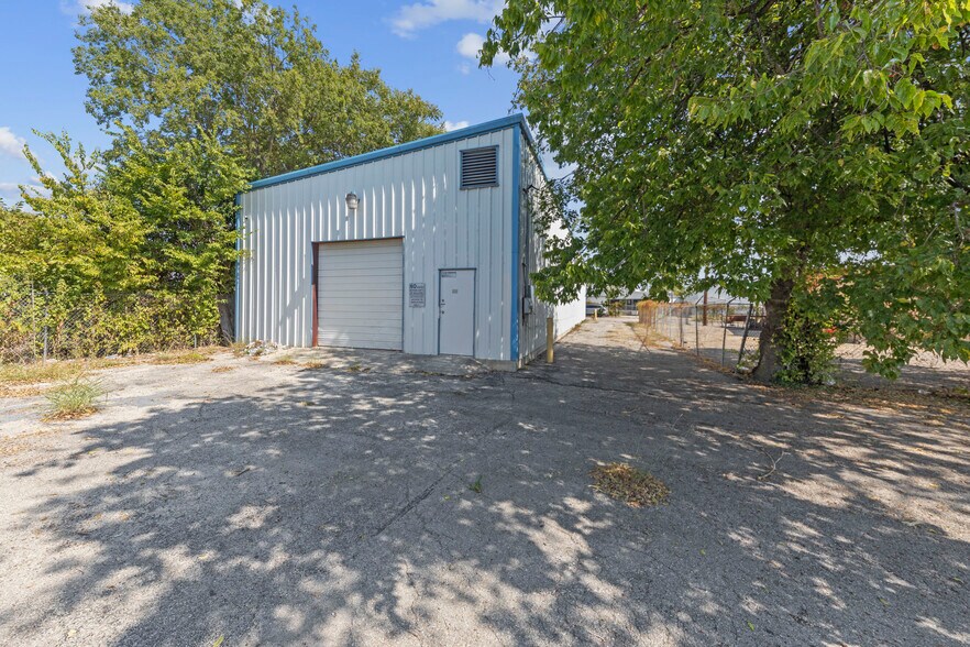 More Photos Of 49 Happy St, Killeen Warehouse For Lease