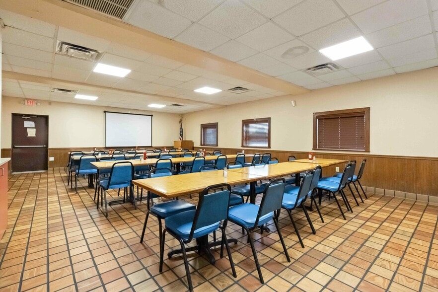 More Photos Of 1552 W King St, Cocoa Restaurant For Sale