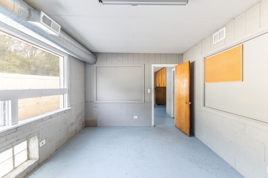 More Photos Of 225 W 89th St, Chicago Truck Terminal For Lease