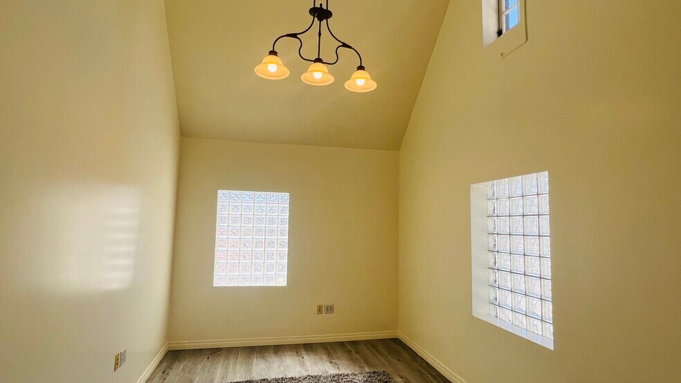 More Photos Of 919 E Bonneville Ave, Las Vegas Loft Creative Space For Sale