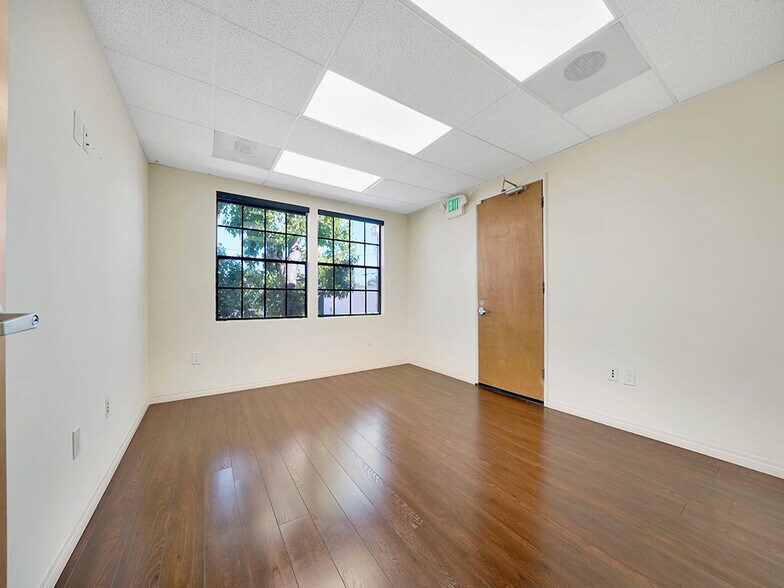 More Photos Of 2900 Bristol St, Costa Mesa Office For Sale