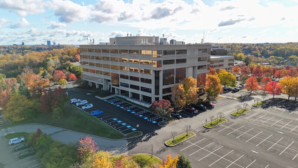 More Photos Of 730 Holiday Dr, Pittsburgh Office For Lease