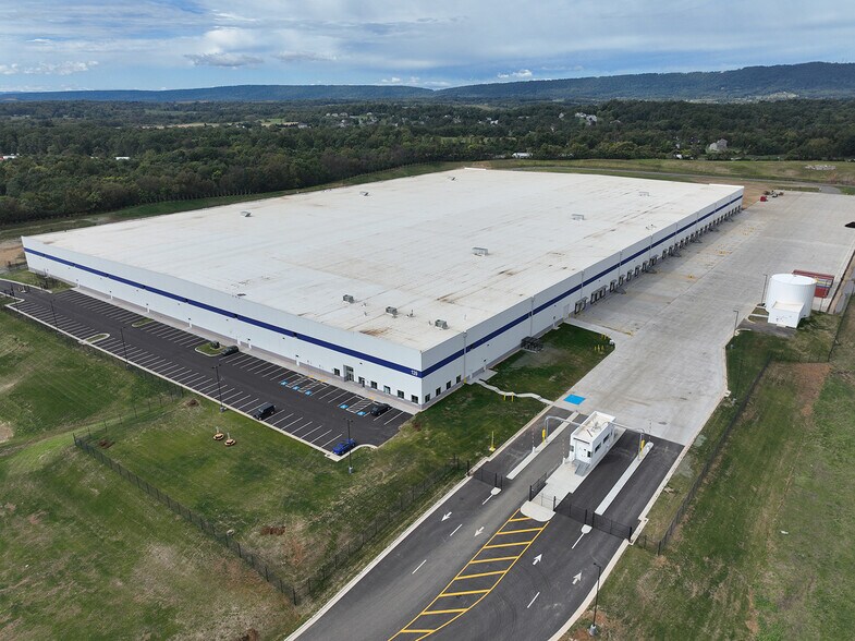 More Photos Of 139 Development Dr, Martinsburg Distribution For Lease