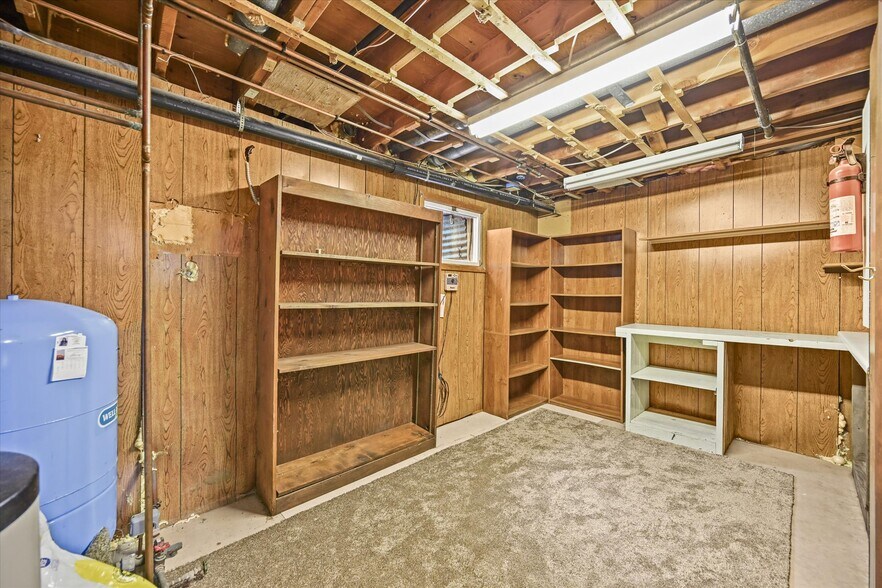 More Photos Of 1335 S Kio St, Watkins Veterinarian Kennel For Sale