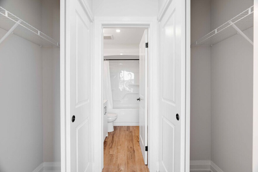More Photos Of 600 Sunningdale Rd E, London Apartments For Lease