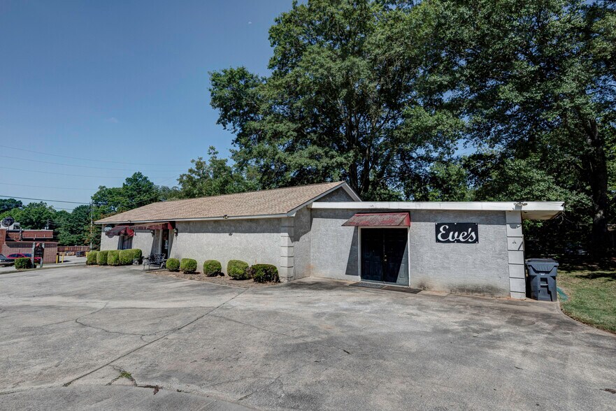 More Photos Of 25 Strickland St, Fairburn Freestanding For Lease