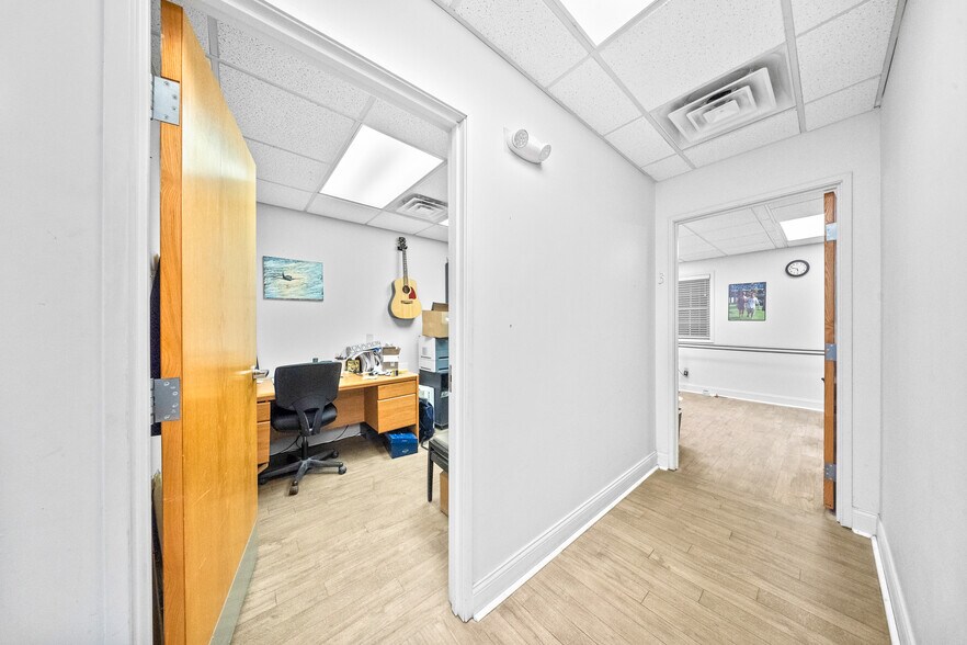 More Photos Of 1901 Winchester Ave, Ashland Office For Sale