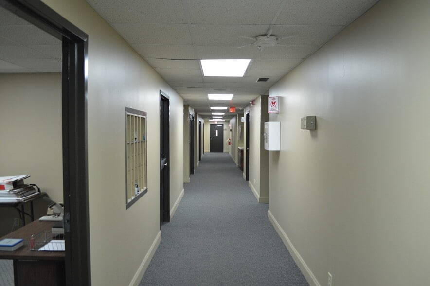 More Photos Of 264 Stapleton Rd, Cornelia Distribution For Lease