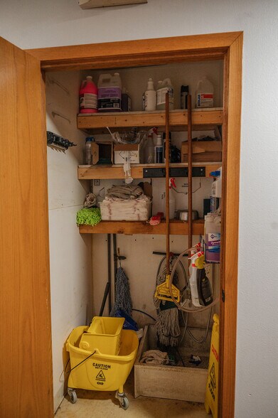 More Photos Of 510 Main St, Ormsby Restaurant For Sale